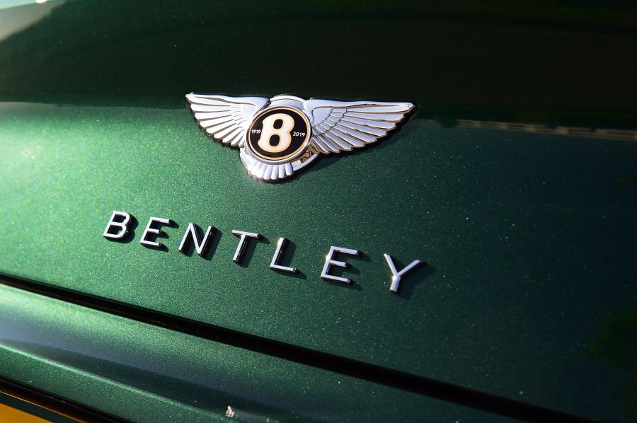 Логотип Bentley Continental GT Convertible First Edition 2019 года  (UK) (фото 14 из 22)